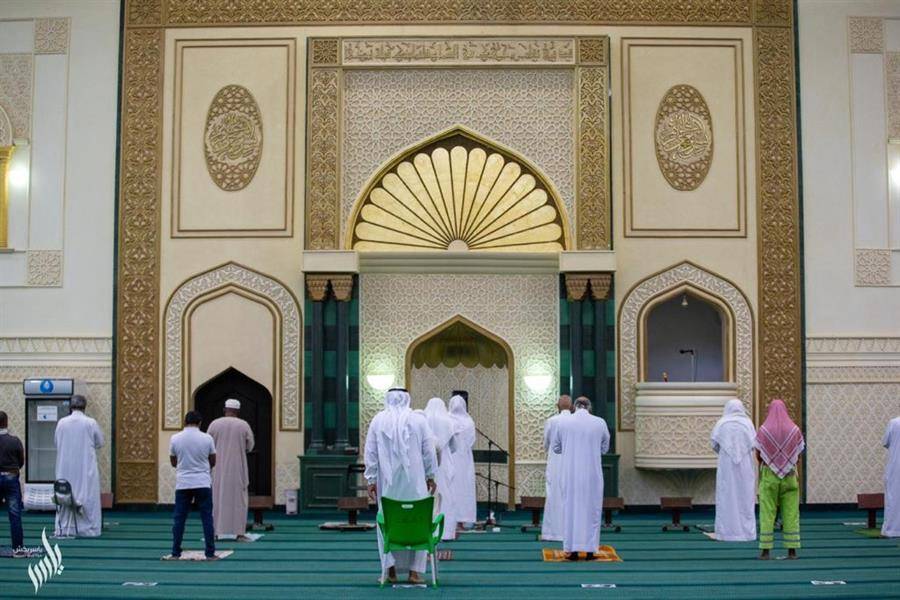 5268ef41 052a 428a a577 c810438b5755 - إقامة أول صلاة فجر في مساجد مكة بعد رفع إيقاف صلاة الجمعة والجماعة ..فيديو وصور