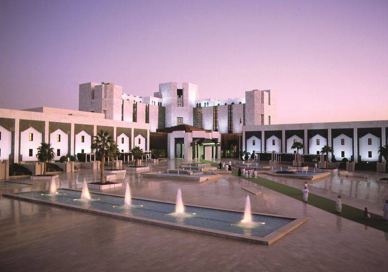 مستشفى الملك خالد التخصصي للعيون يوفر وظائف صحية لحملة الدبلوم